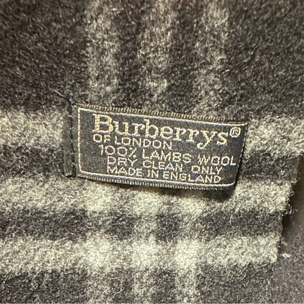 Vintage Burberry Classic Black and Red Plaid Scarf 100% lambs wool(unisex)